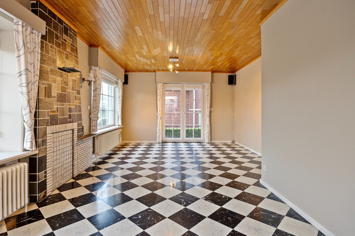 Solide en op te frissen woning te koop vlakbij centrum Lozer 