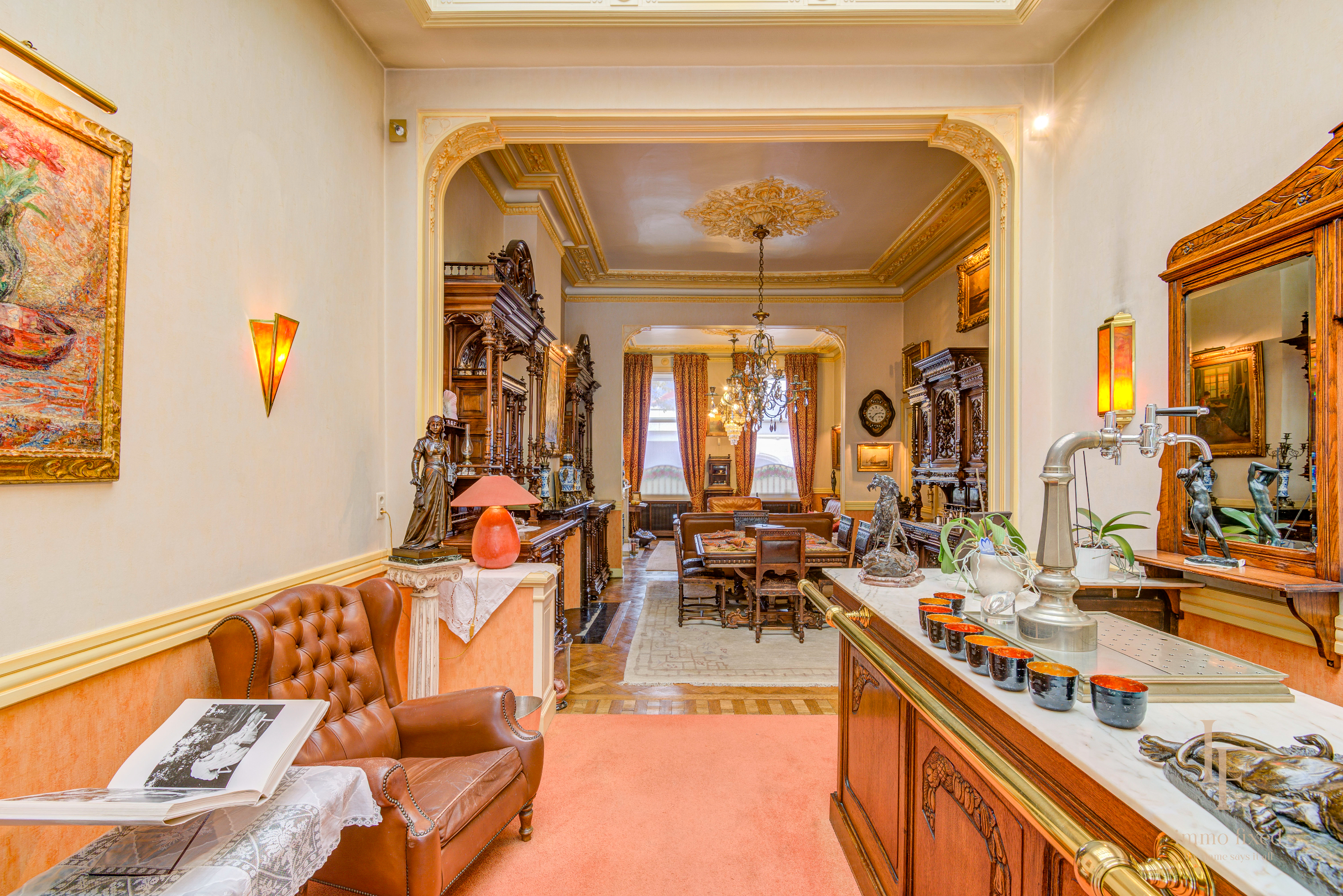 Een uitzonderlijk herenhuis met zes slaapkamers en een zuidgerichte stadstuin in hartje Antwerpen. 