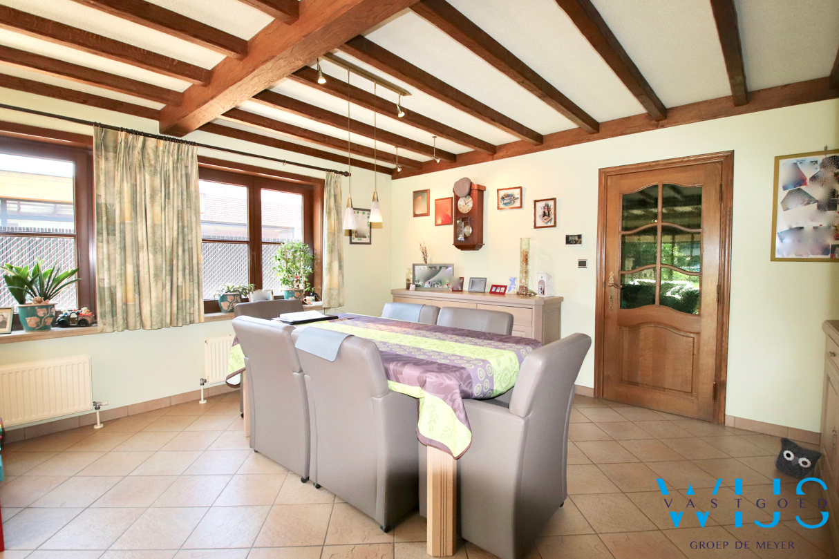 Instapklaar woonhuis met 4 slaapkamers op 936m² te Zelzate! 