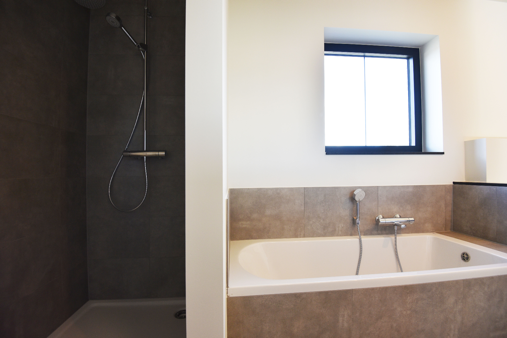 NIEUWBOUW open bebouwing (BEN-woning) met 3 slpks, carport, tuinhuis en tuin te Adegem 