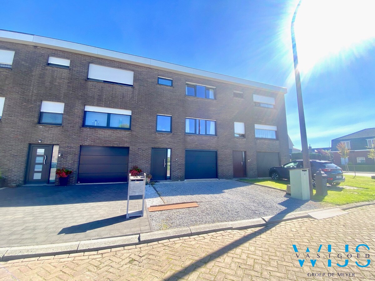 Bel-étage met inpandige garage &amp; zonnige tuin te Ertvelde! 