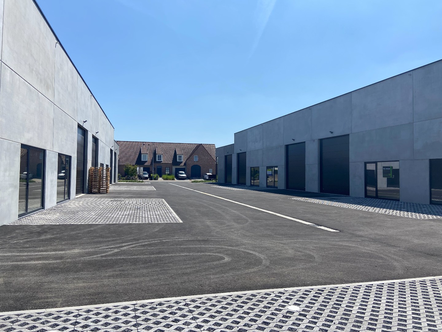 Te huur  – KMO-unit / Magazijn in Sint-Eloois-Vijve 