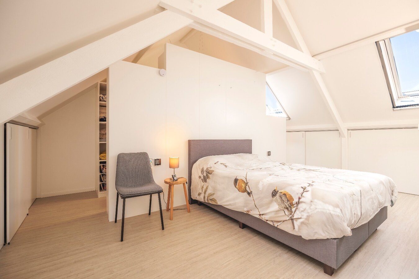 Knap gerenoveerde woning met uitzonderlijk lichtinval in het hartje van Heist 