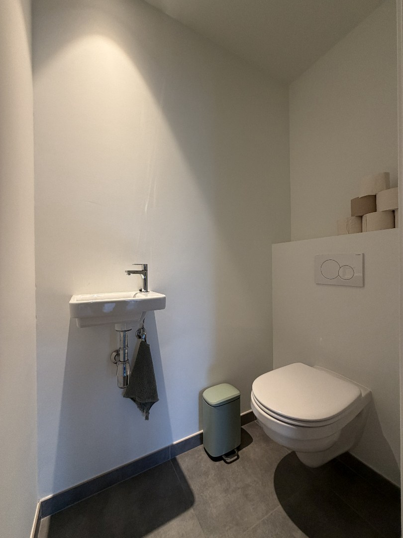 Recent en energiezuinig appartement met 1 slpk. en groot terras in Geel-centrum 