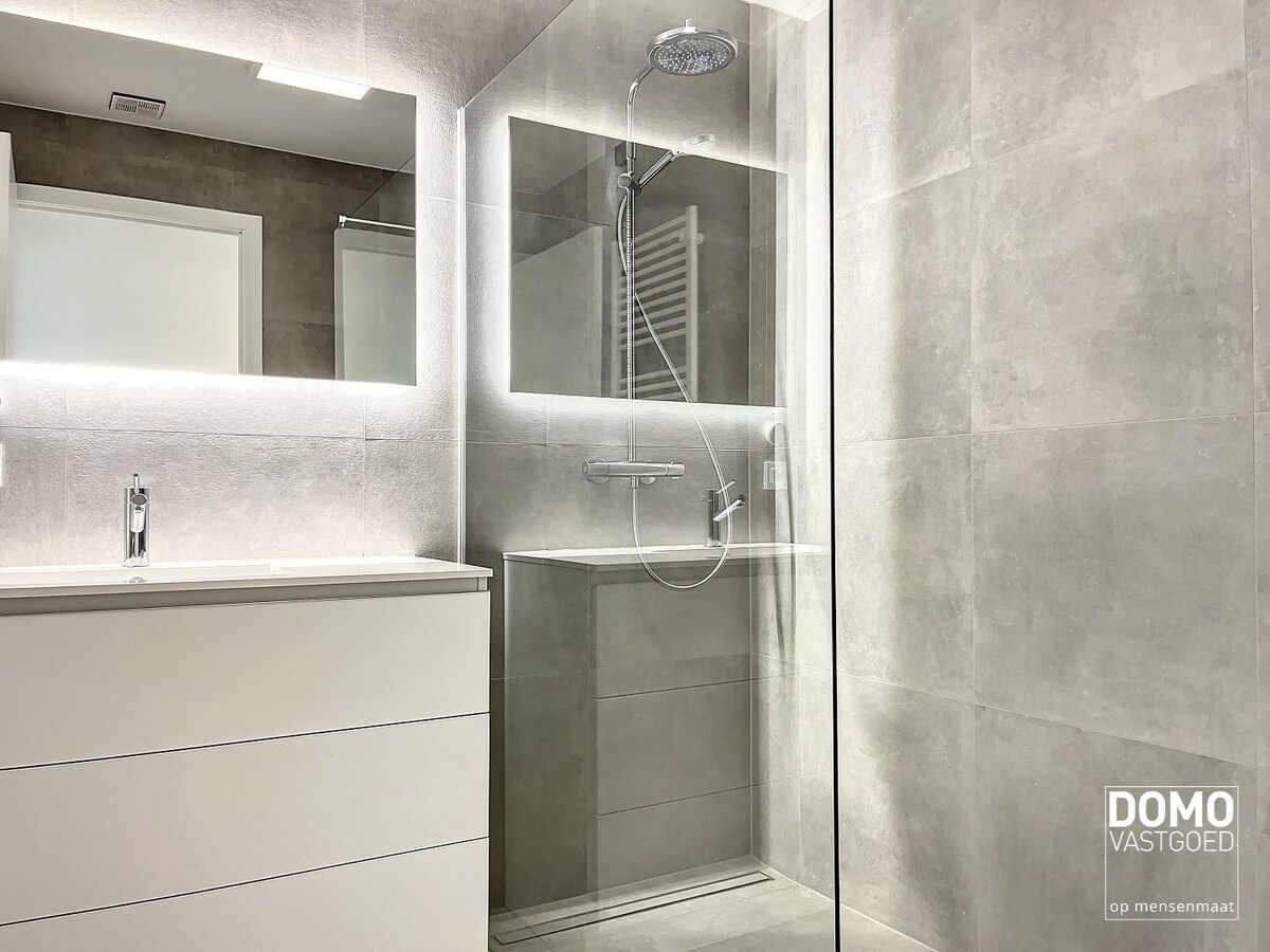 MODERN APPARTEMENT MET TERRAS, LIFT EN 2 SLAAPKAMERS IN DIEPENBEEK 