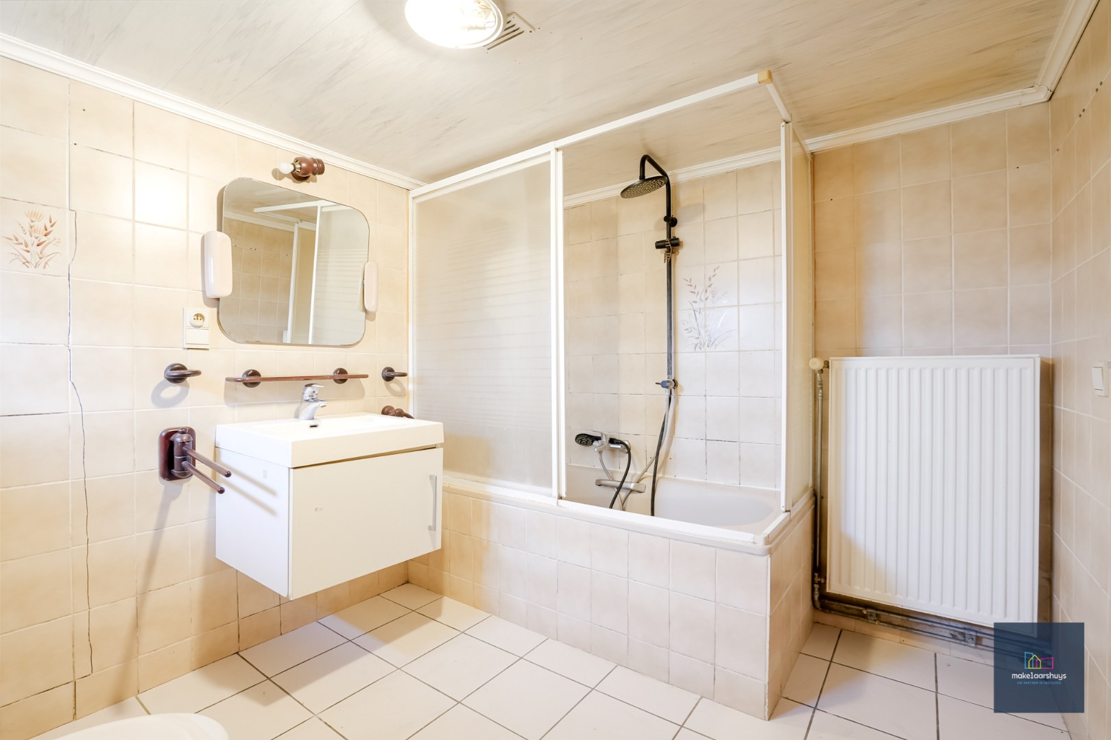 Ruime  halfopen bebouwing  met  zonnige tuin, terras en garage in Waarschoot 