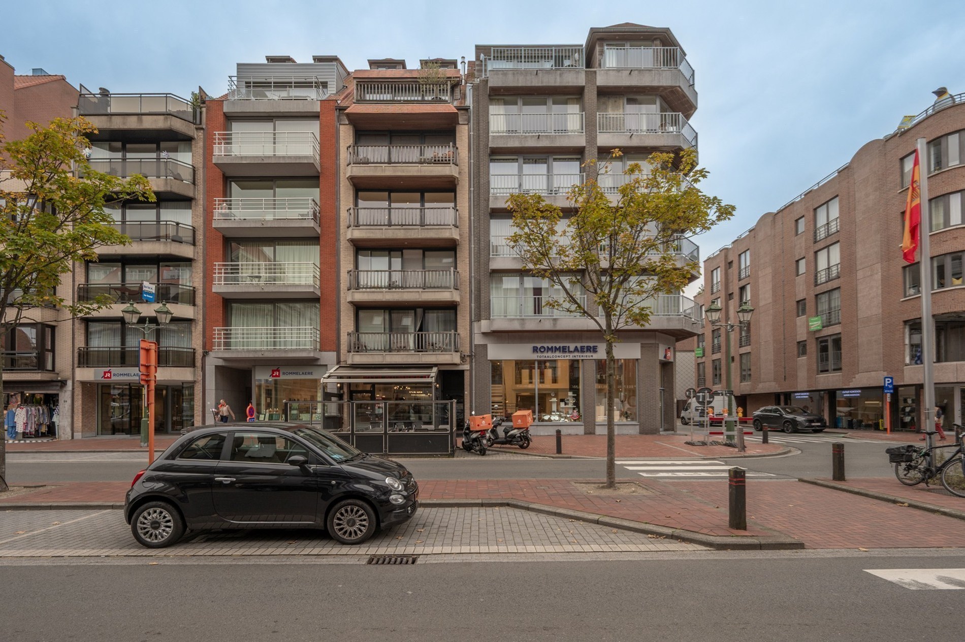 Centraal gelegen 2-kamer appartement met zuidgericht terras op de Lippenslaan. 