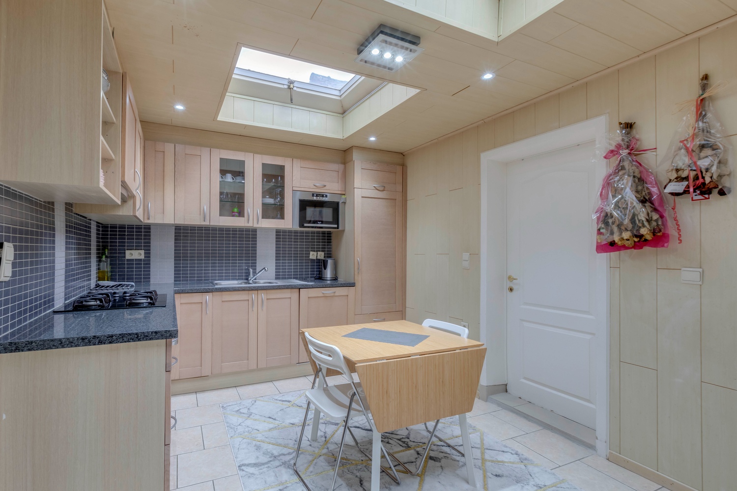 Instapklare rijwoning in zeer rustige straat 