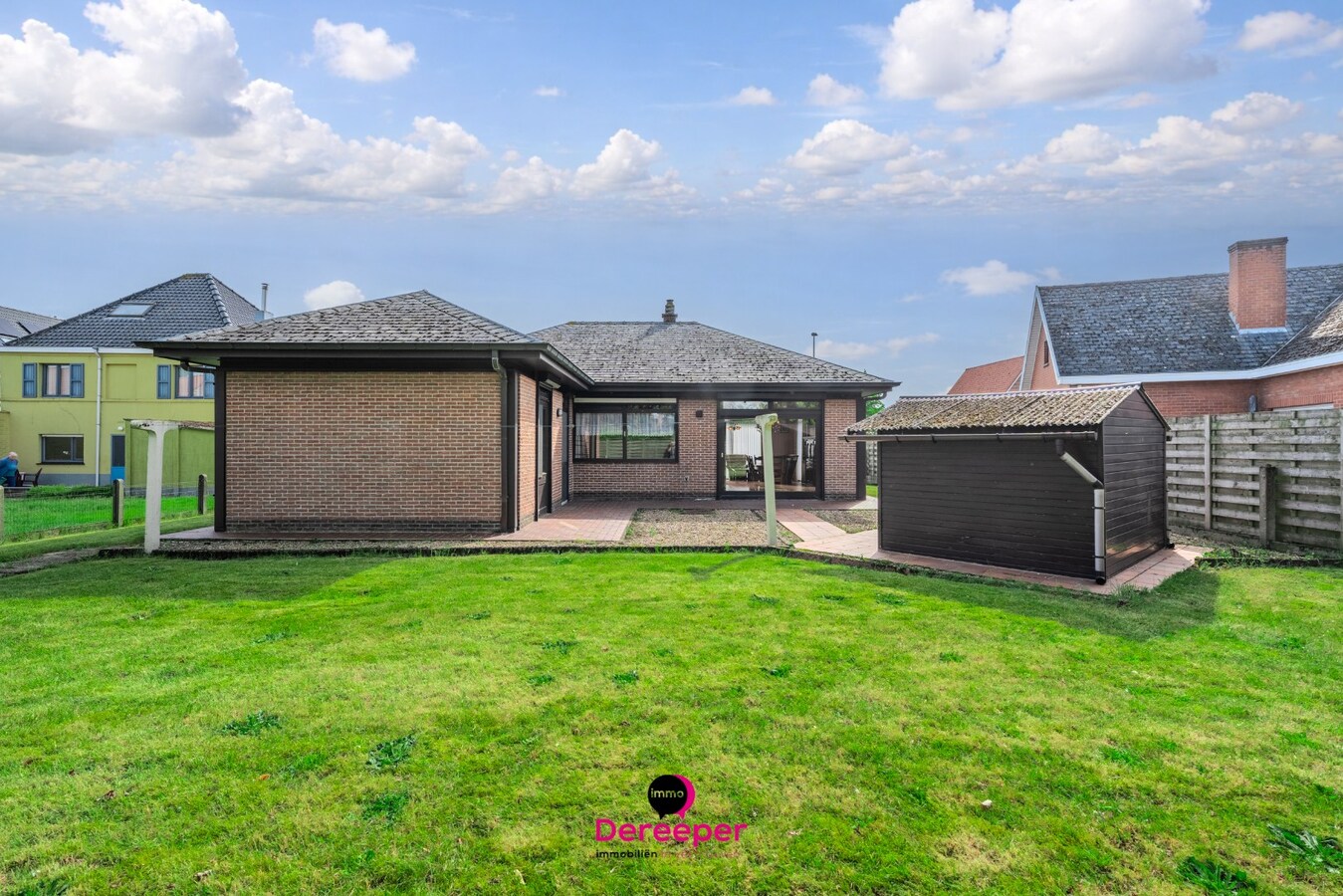 Te renoveren bungalow op ruim perceel van 678 m² 