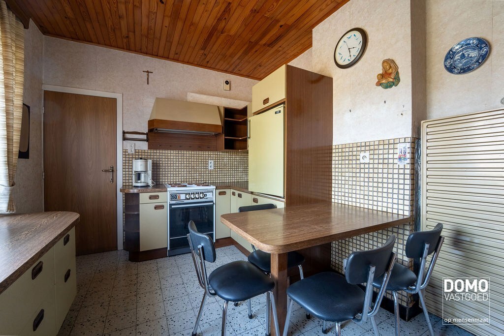 Te renoveren woning met grote tuin en achterliggende stal 