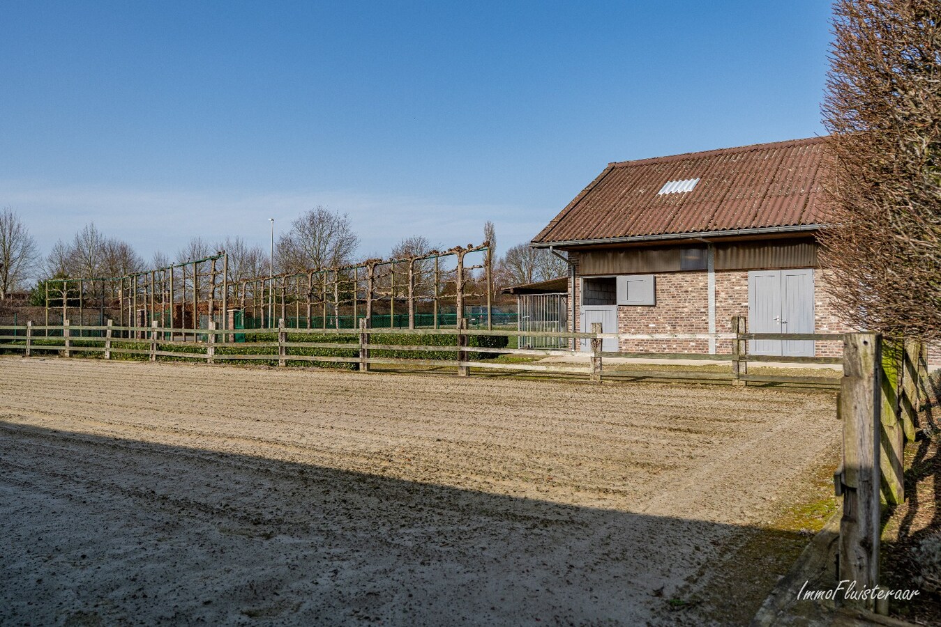 Woning met paardenstallen en buitenpiste op ca. 6,5ha te Bree 