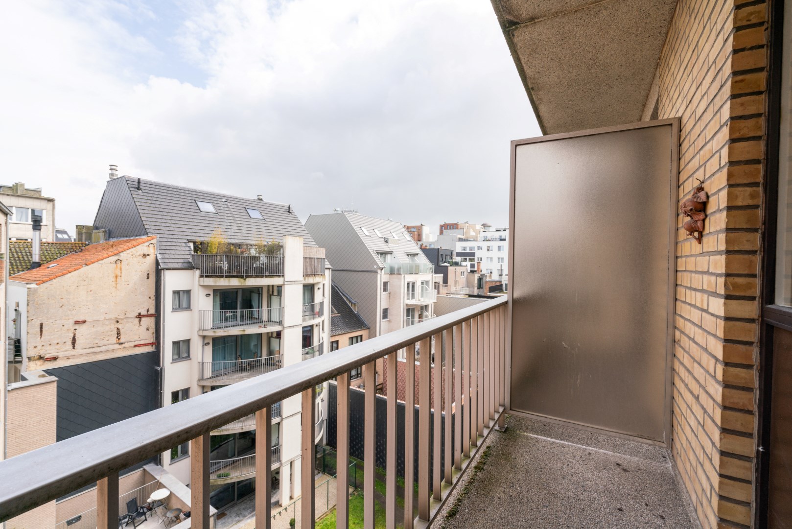 RUIM APPARTEMENT MET OPEN ZICHT OP TOPLIGGING 
