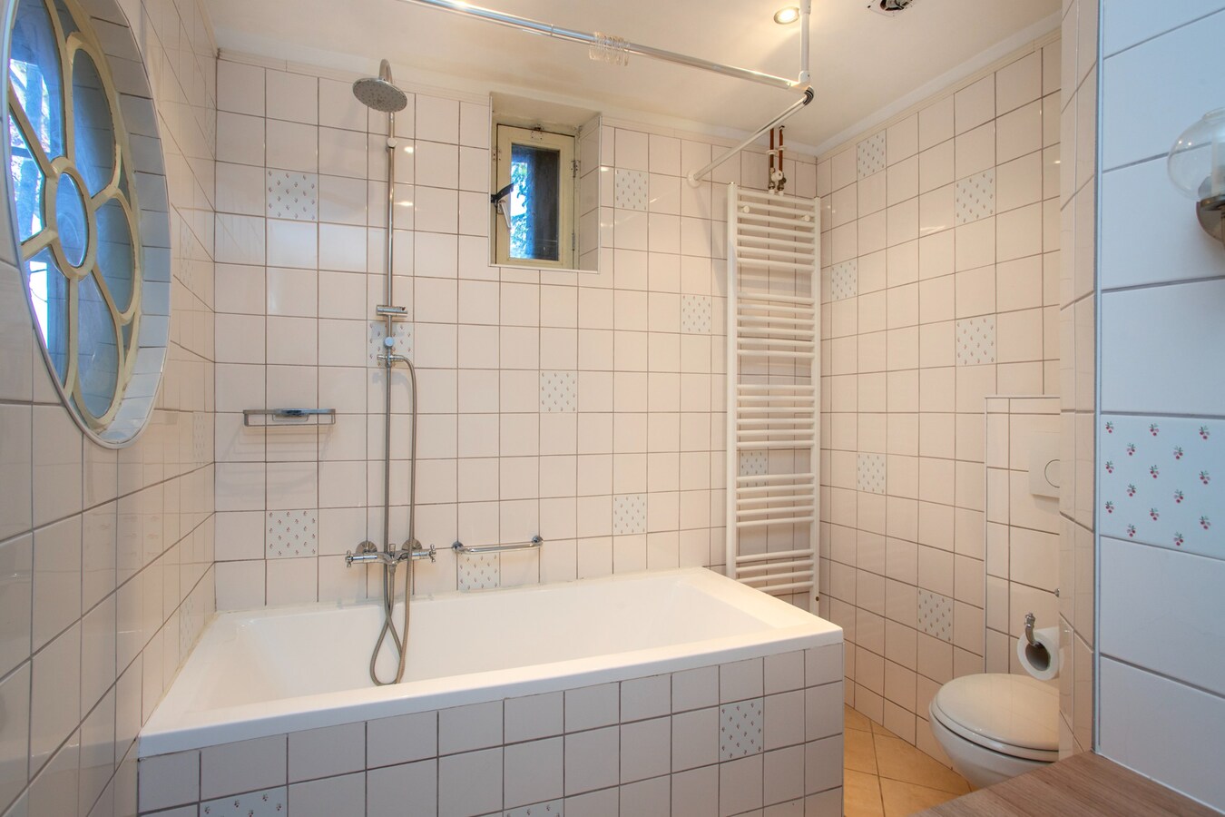 Imposante herenboerderij gelegen in het hart van Hoogeloon. 