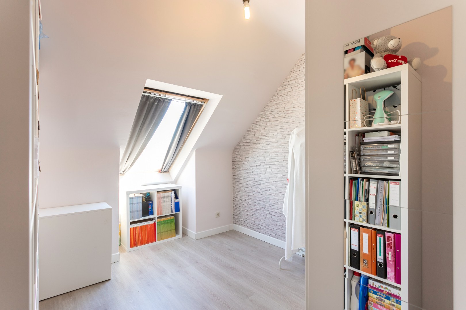 Instapklaar duplex app. 2 slpk met terras en parkeerplaats 