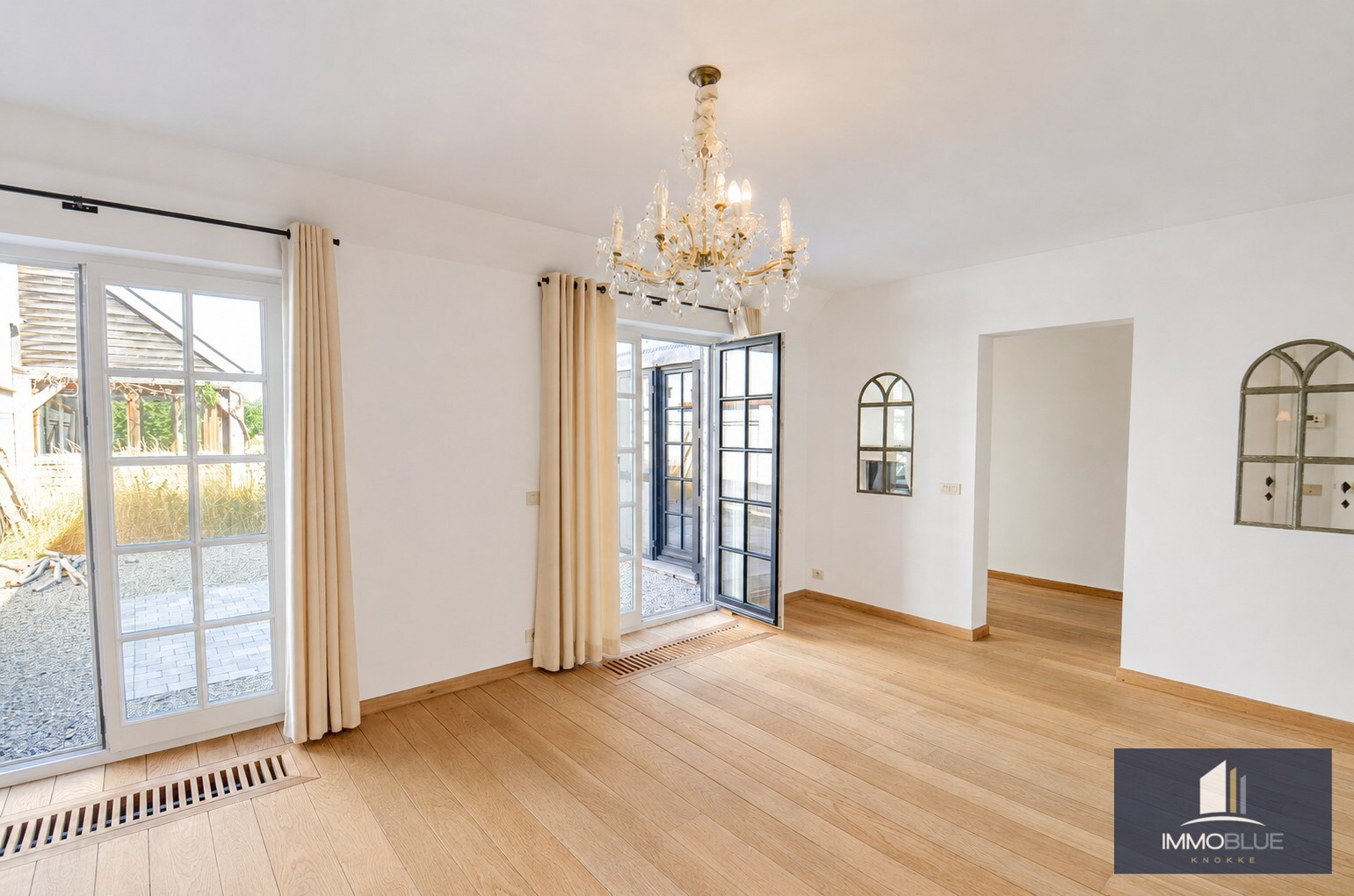 Tijdloze villa met uitzonderlijke vergezichten op een residentiële locatie. 