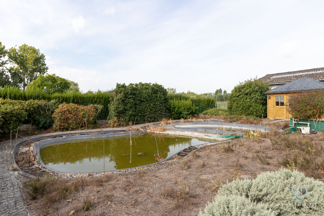 Lichtrijke, stijlvolle villa  (EPC van 254 !). 