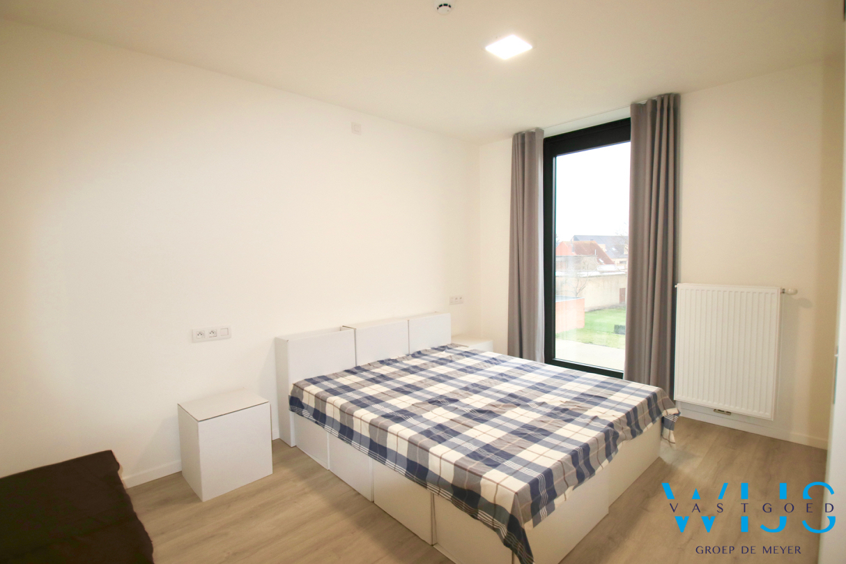 Serviceflat in hartje Waarschoot ! 