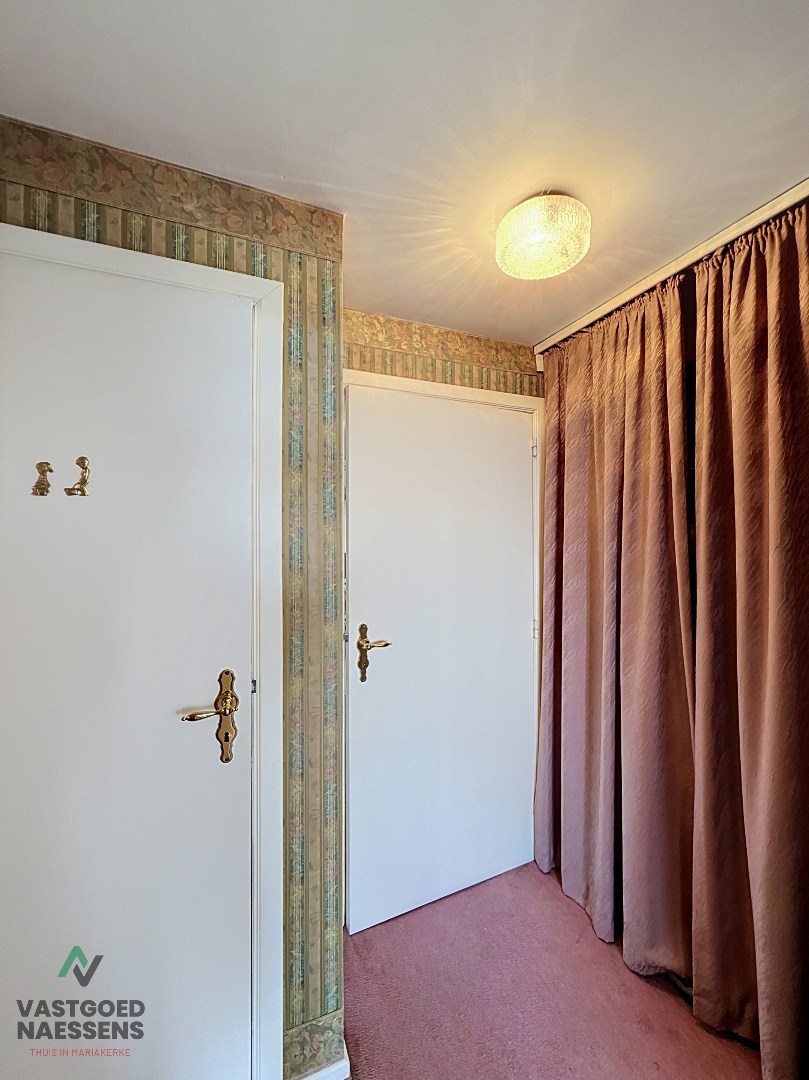 À rénover, appartement d'une chambre avec vue sur la mer et terrasses. 