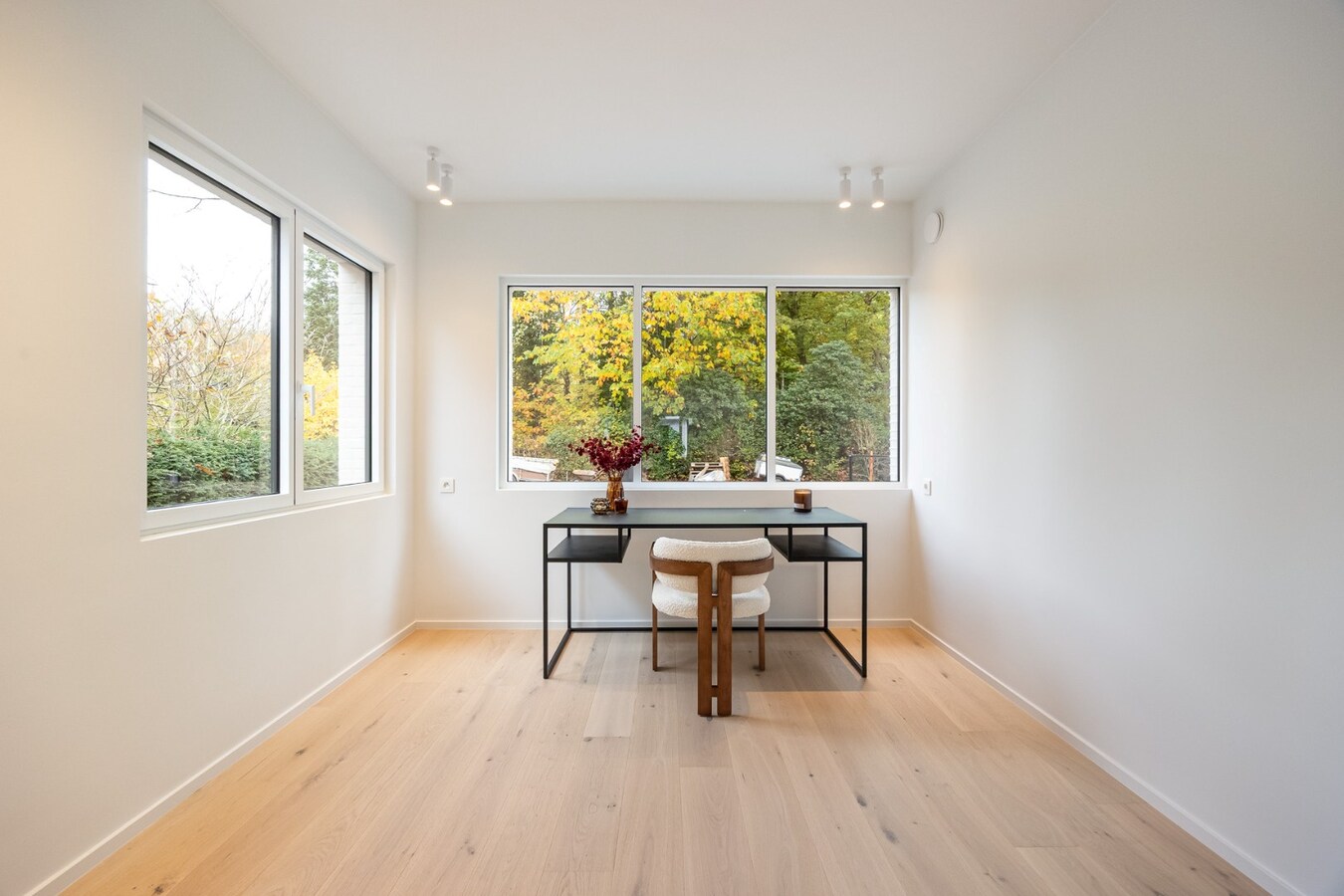 Energiezuinige instapklare woning met 4 slaapkamers en bijgebouw in hartje Schilde 