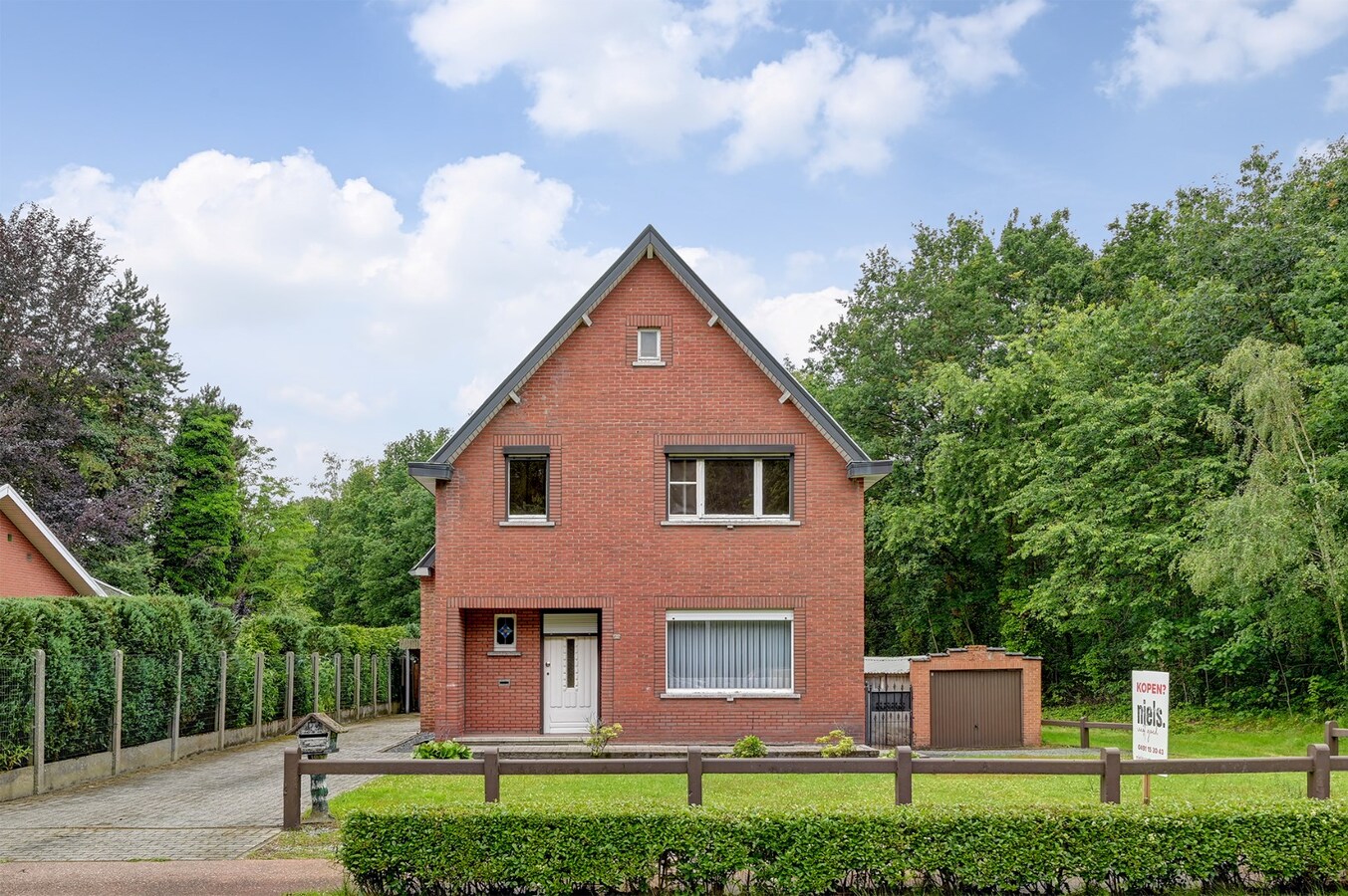 Te renoveren woning op een prachtig perceel van circa 22 are 