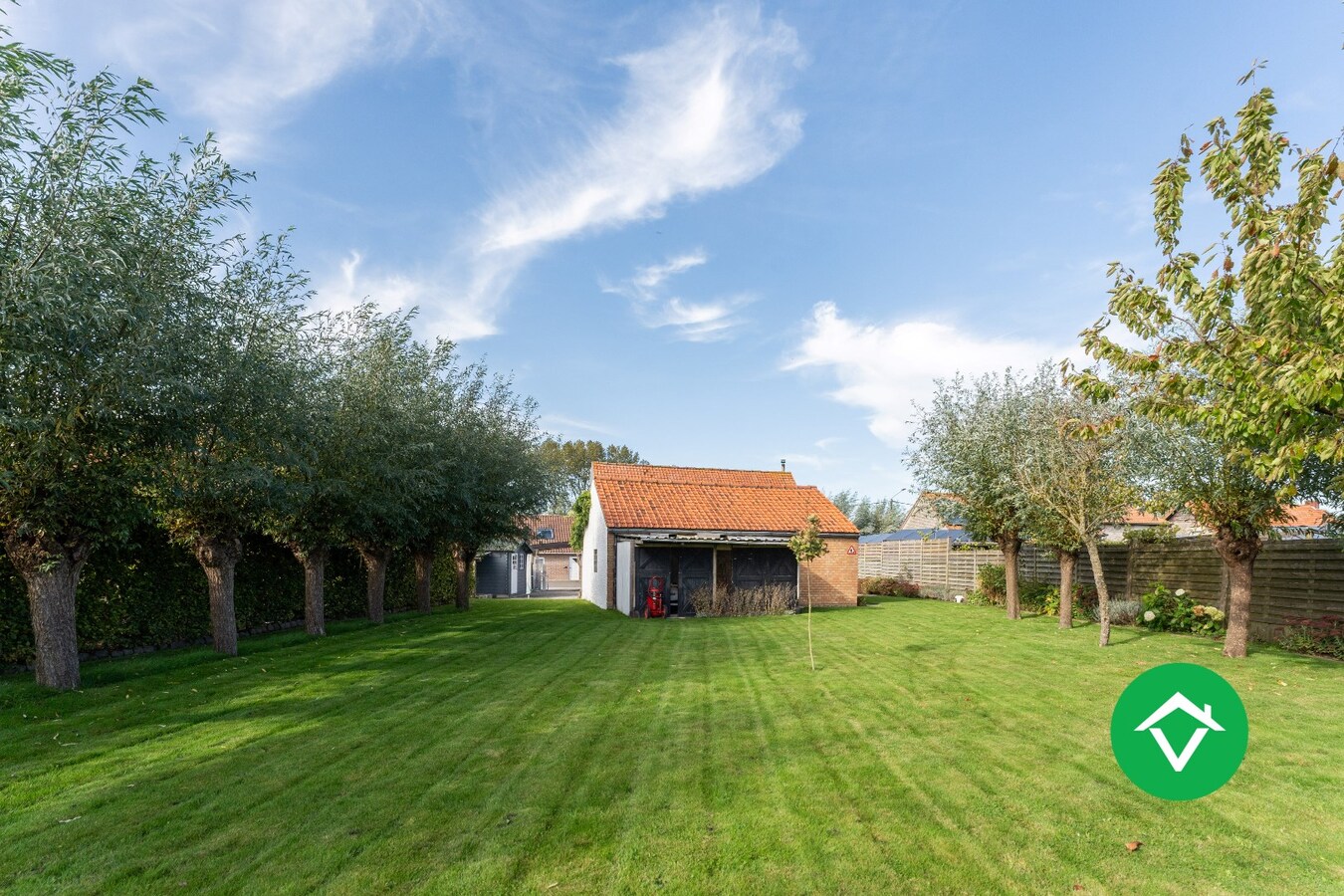 Landelijke woning met bijgebouw en zicht op de velden te koop in Vladslo 
