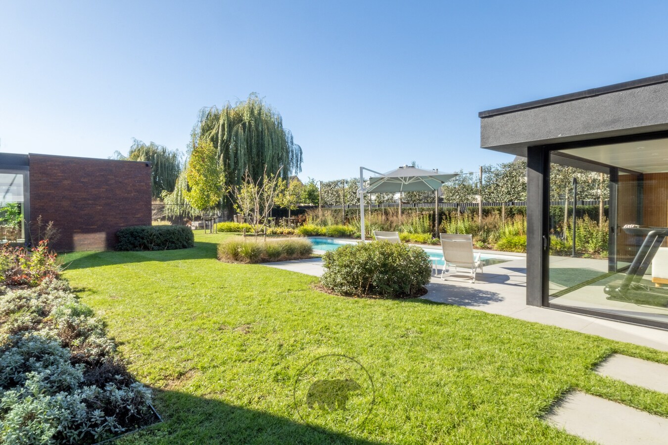 Buitengewone design villa op unieke ligging te Lochristi 