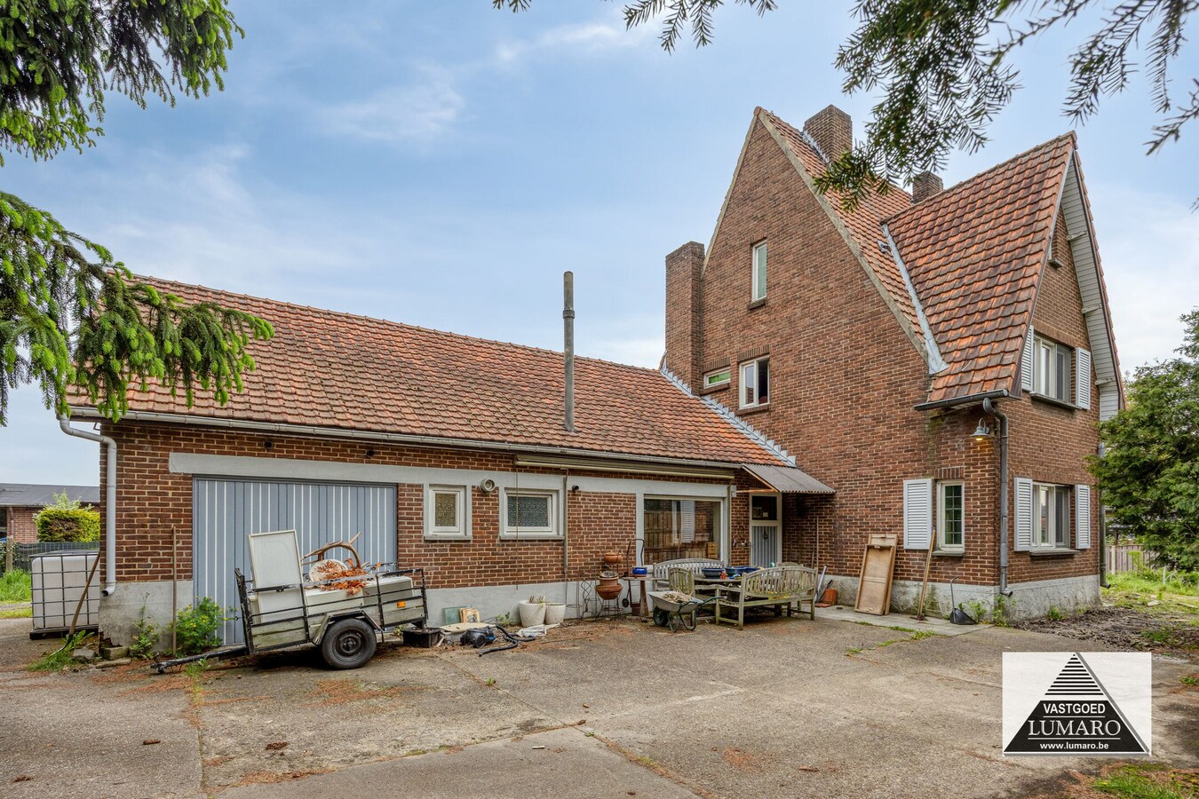 Charmante, op te knappen woning op perceel van 4.600 m² 