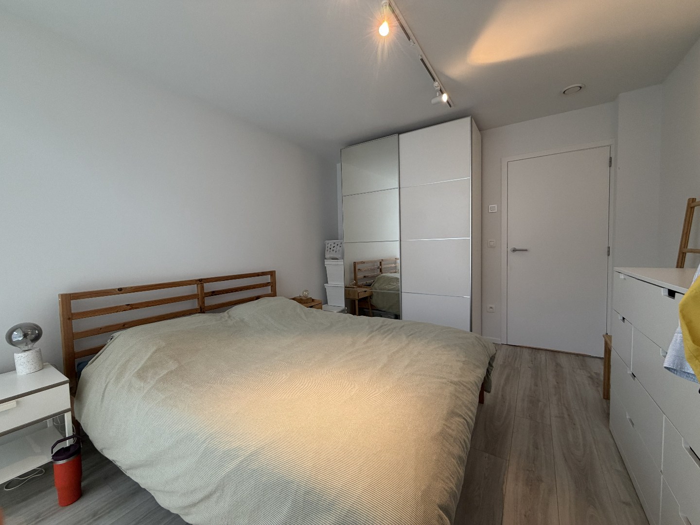 Recent en energiezuinig appartement met 1 slpk. en groot terras in Geel-centrum 