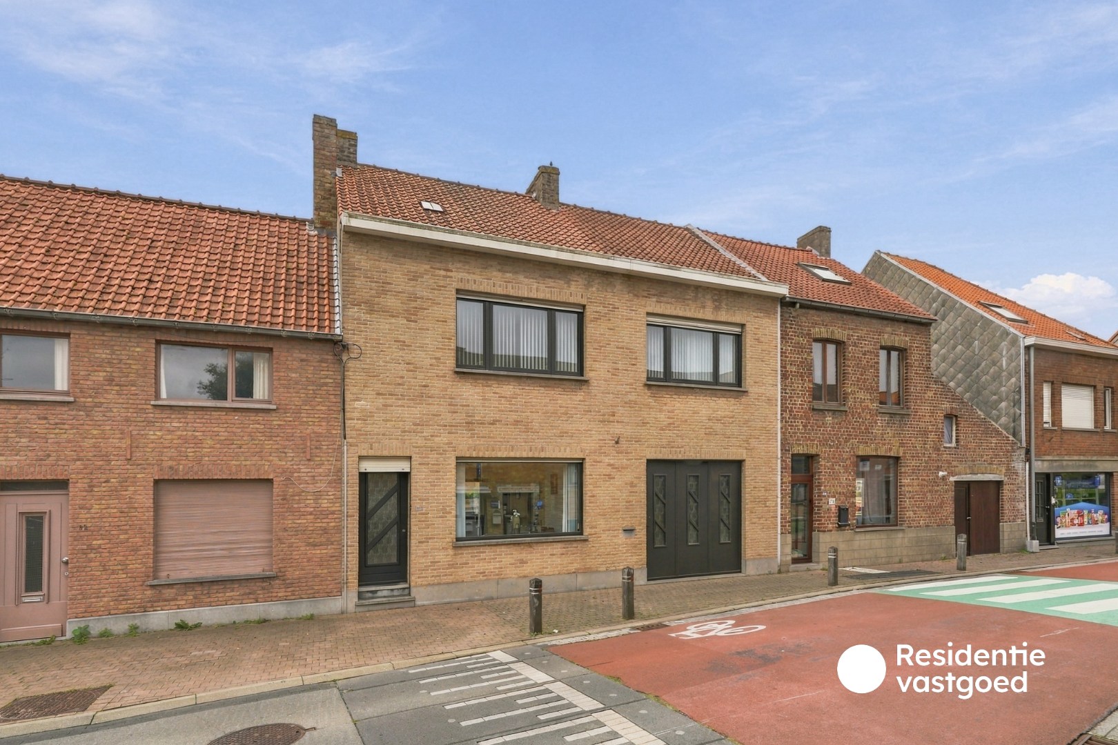 Ruime woning met garage in hartje Zandvoorde 
