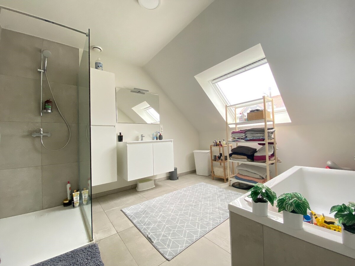 Coup de cœur assuré : maison 3 façades moderne et lumineuse ! 