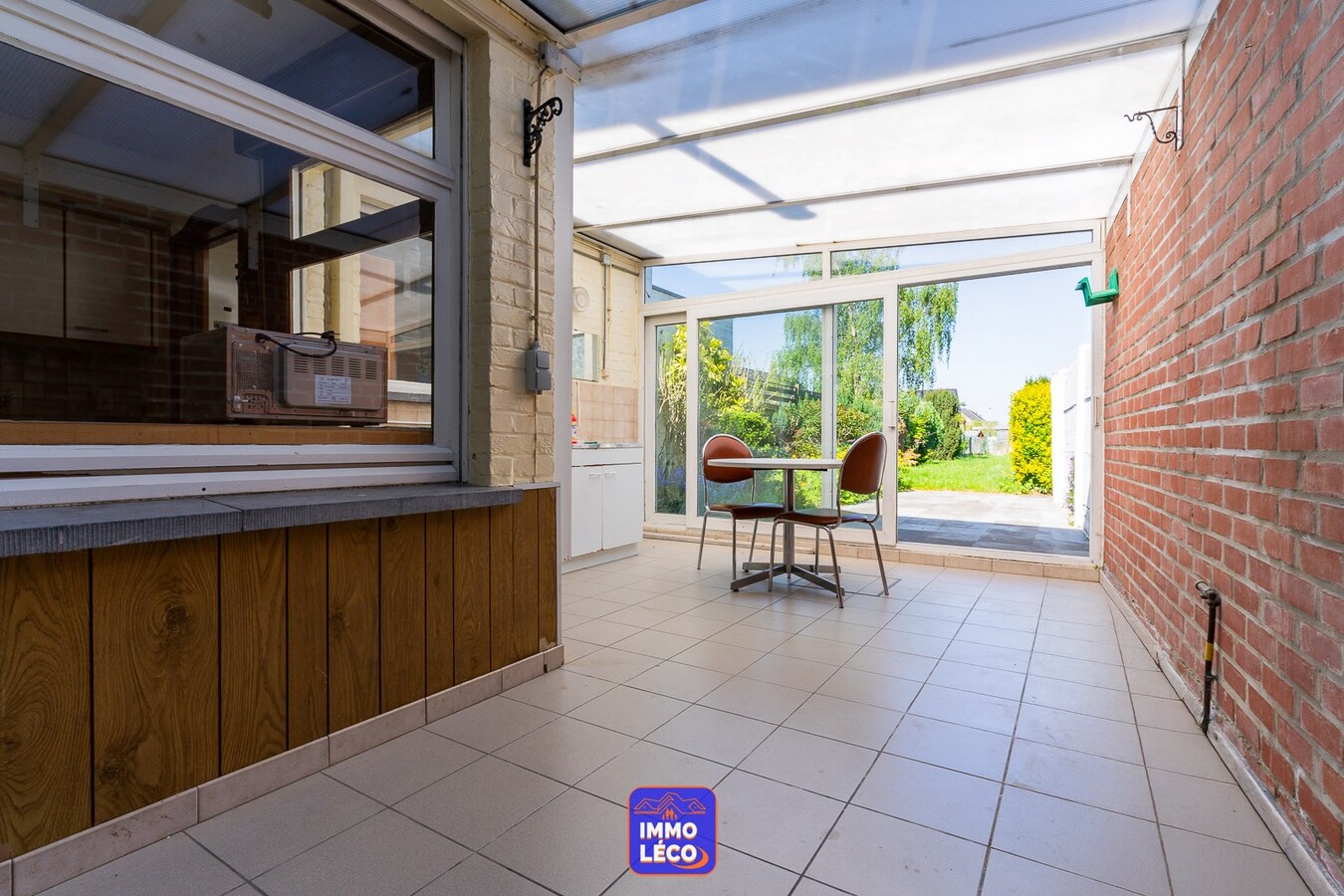 Maison 3 façades avec grand jardin et beaux volumes. 