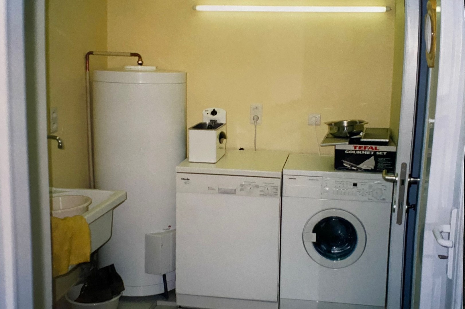 Gesloten bebouwing met 4 slaapkamers, binnenkoer en overdekte autostaanplaats. 