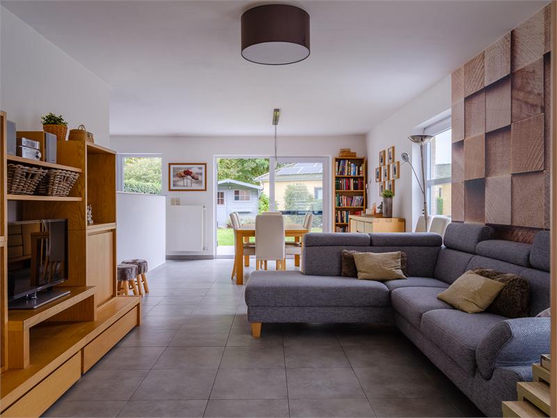 Prachtige, instapklare, halfopen bebouwing in rustige, residentiële wijk in Sleidinge. 