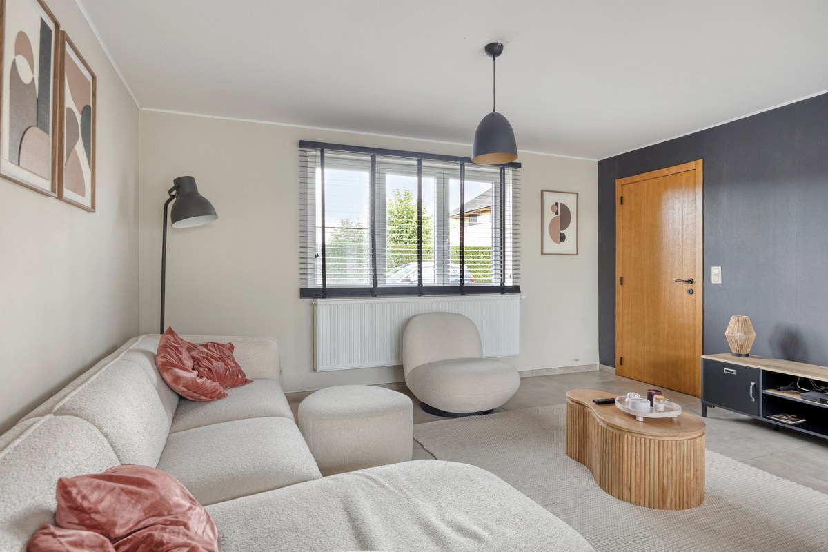 Halfopen bebouwing met 3 slaapkamers, tuin en garage 