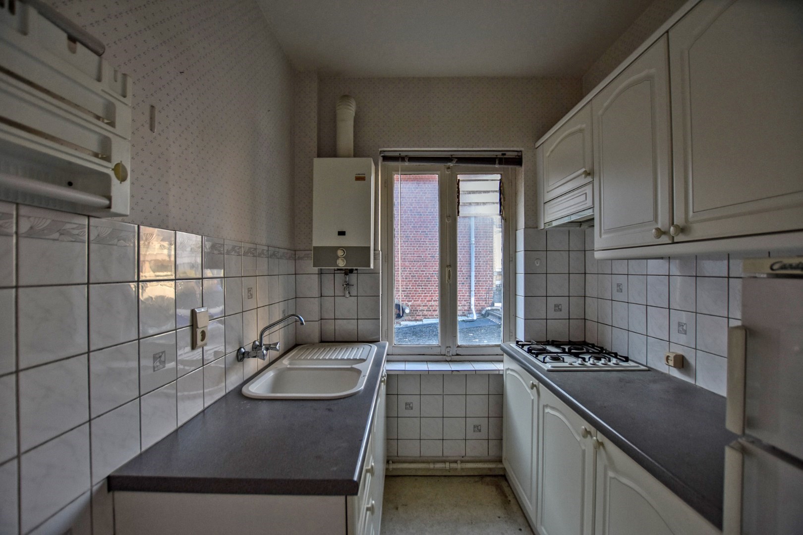 Te renoveren appartementsgebouw op 300m van de zee te Koksijde. 