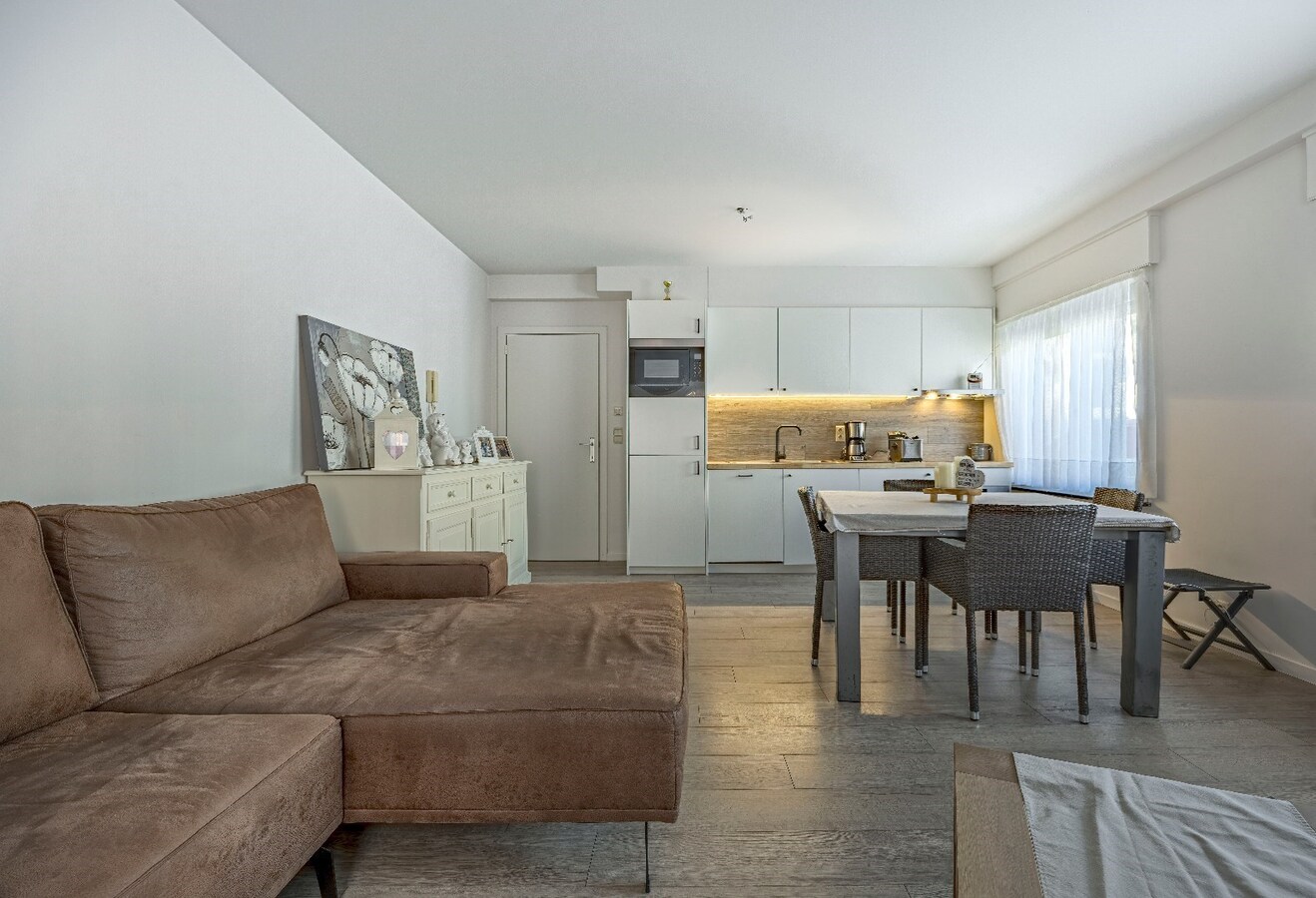 Instapklaar tweeslaapkamerappartement vlakbij de zeedijk. 