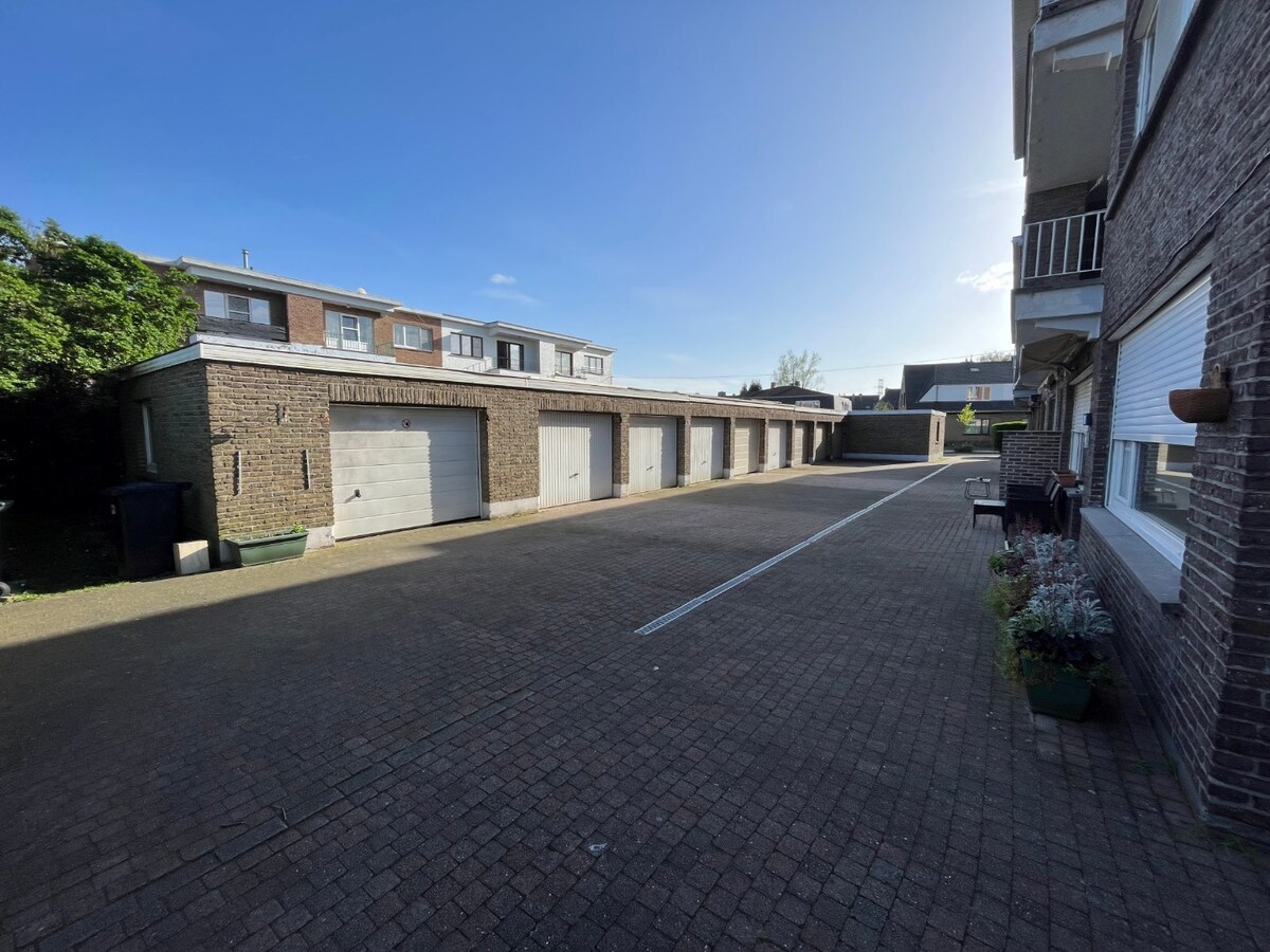 Ruim 2-slp-appartement met garage 