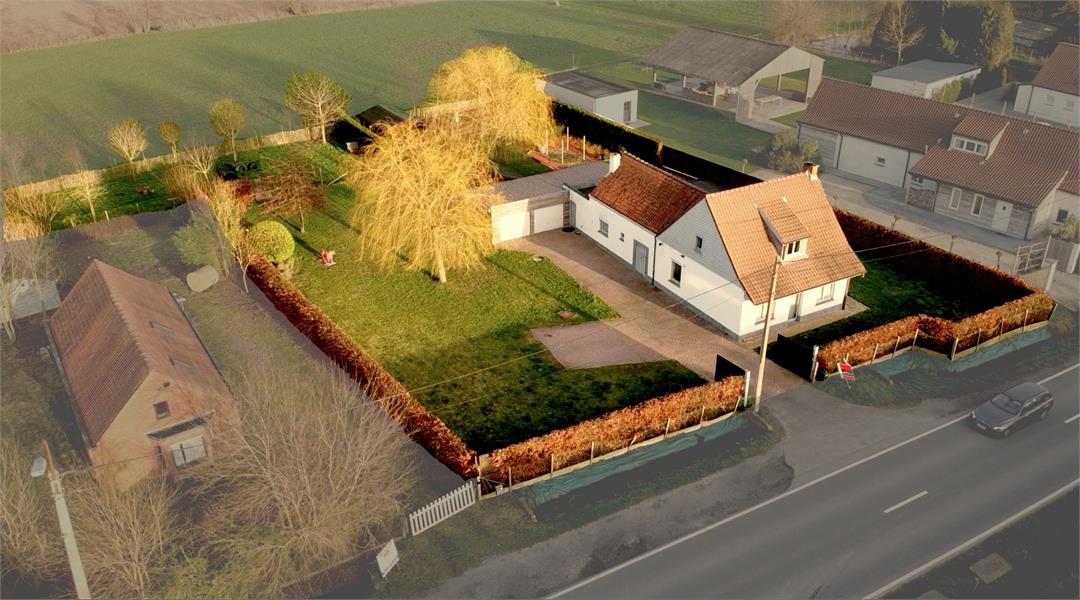 Landelijk gelegen vrijstaande woning op groot stuk grond! 