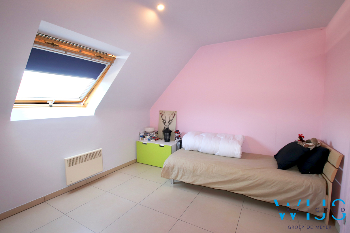 Ruim 3 slaapkamer appartement met garage te ERTVELDE ! 