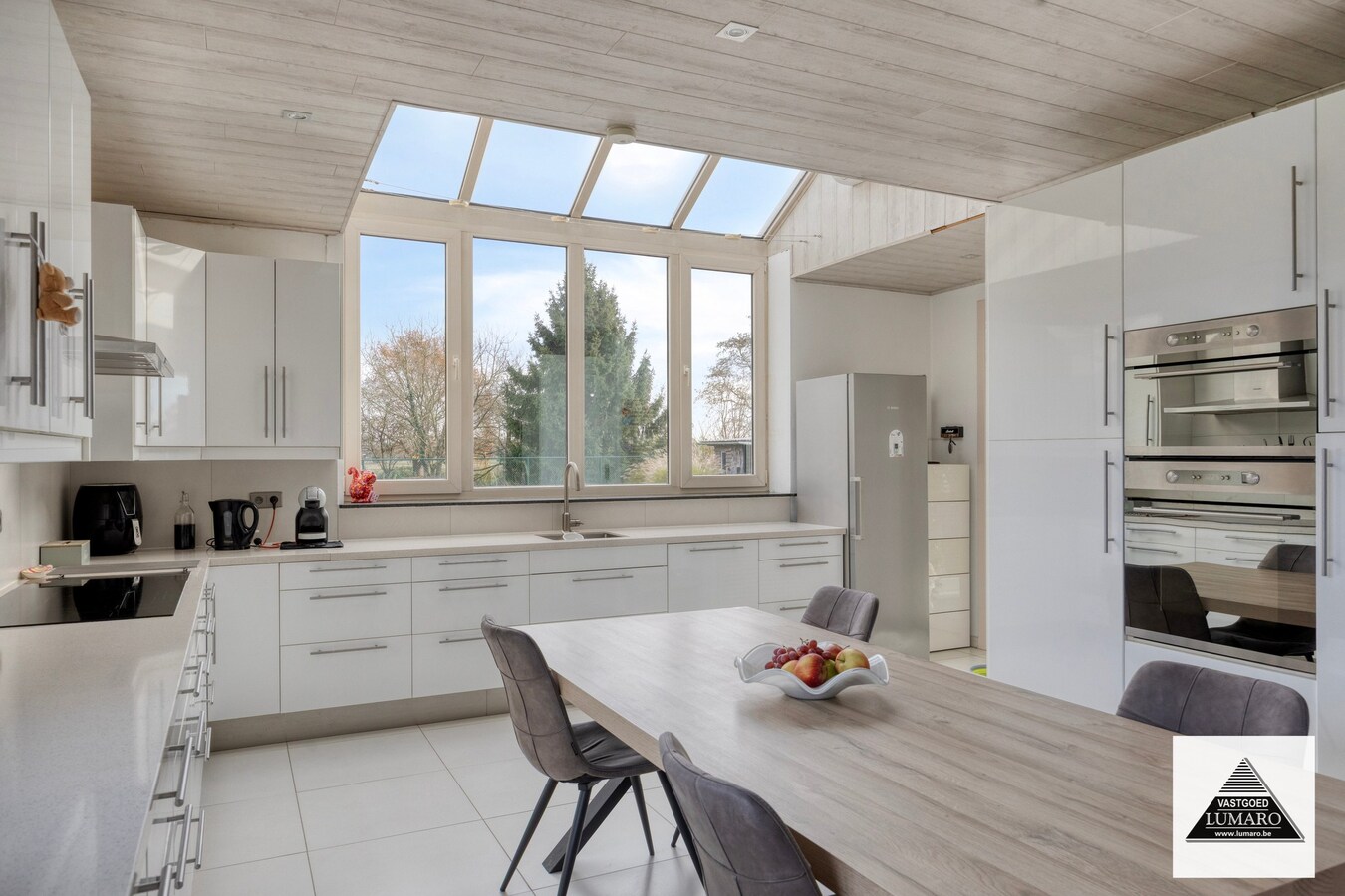 Instapklare villa met zwembad. Landelijke ligging in Leut (Maasmechelen). 