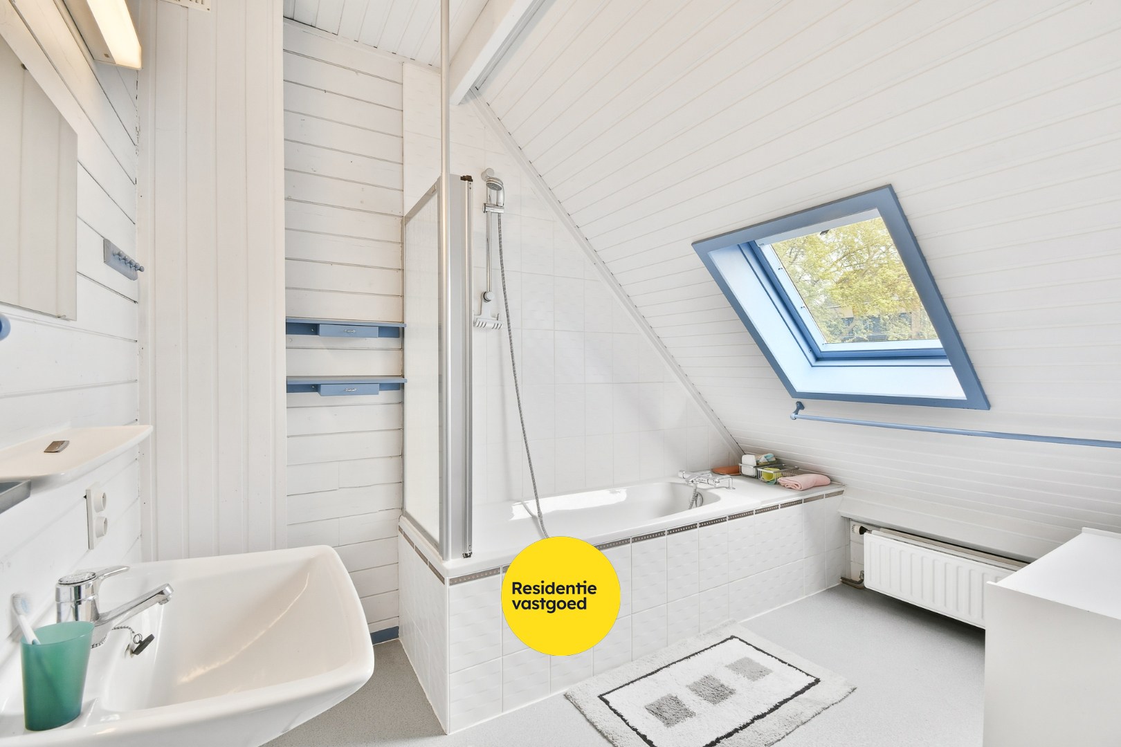 Instapklare woning met 4 slaapkamers, garage en carport 