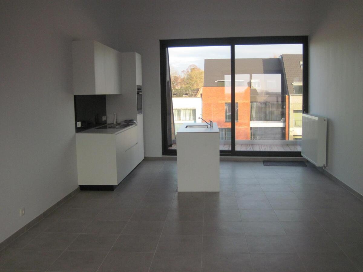 Unieke appartement (2 SUPER terrassen) op de Gaverse Markt !   LOFT-gevoel (hoogte : 3 m). 