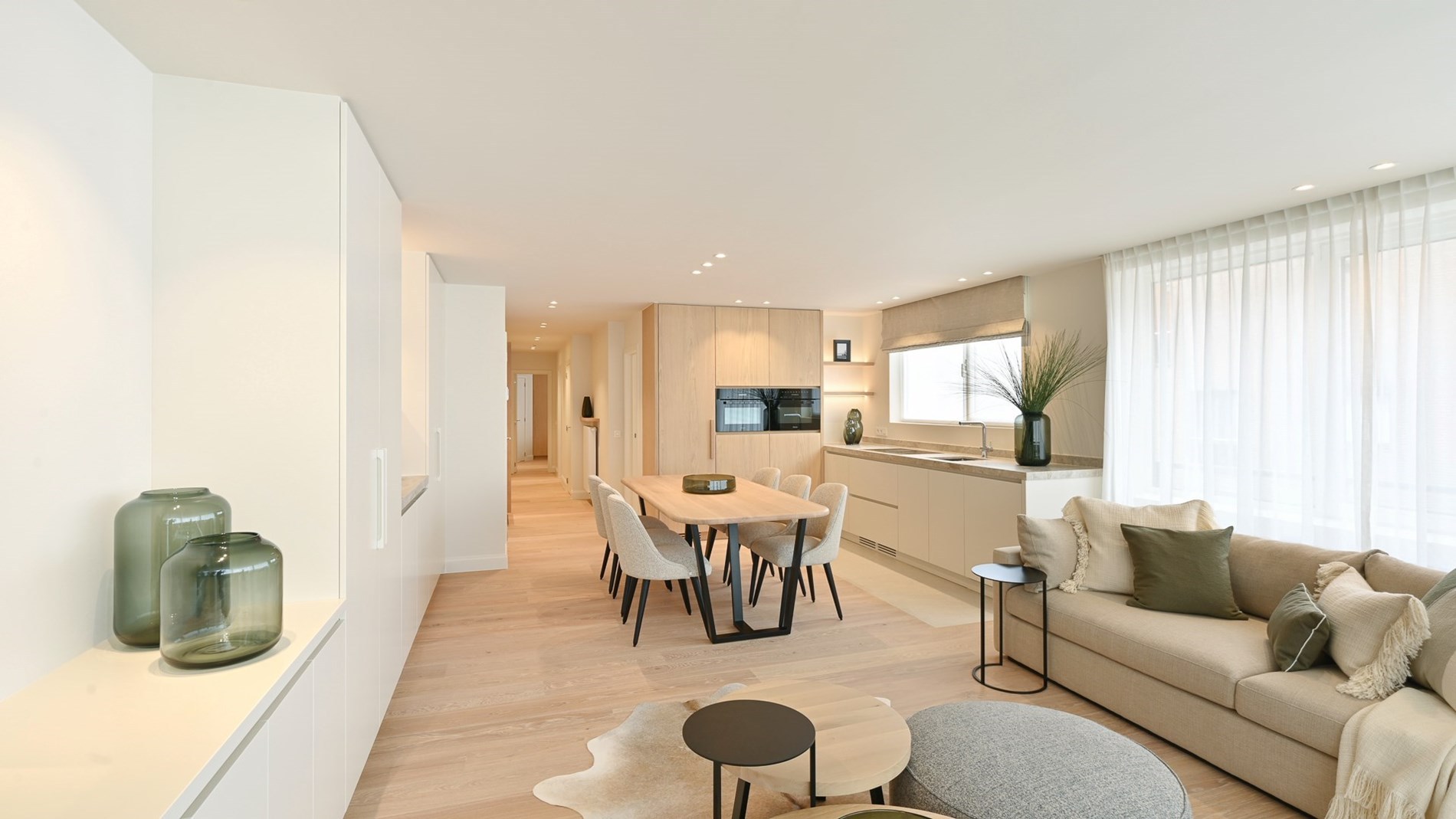 Magnifique appartement d'angle avec 3 chambres à coucher situé idéalement au milieu de l'avenue Lippens à Knokke. 
