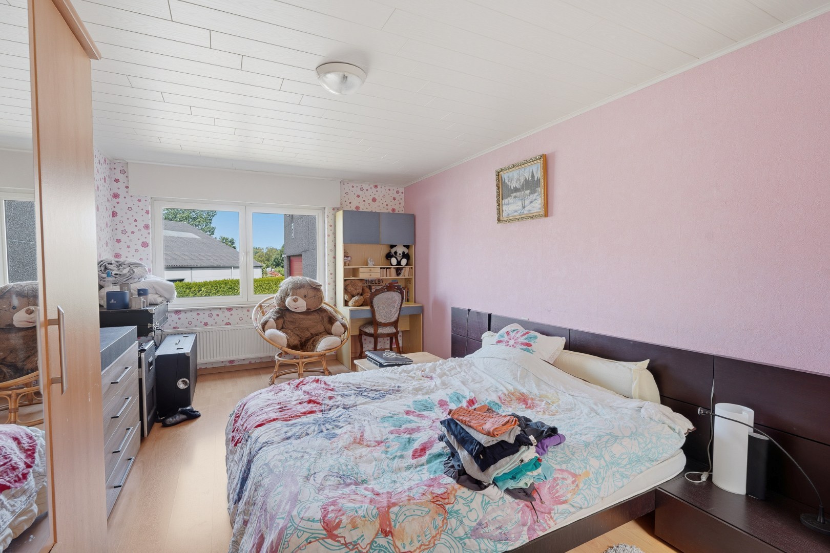 Bedrijfswoning met ruime loods van ca. 1.530 m² in de ambachtelijke zone van Eernegem 