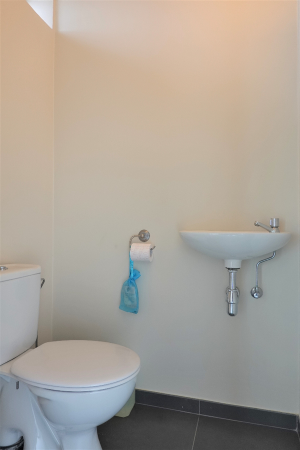 Ruim appartement met mogelijkheid tot handel 