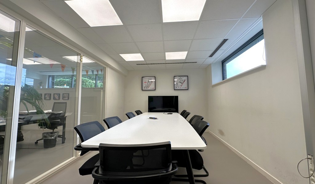 Instapklare kantoren te huur aan afrit E40 in Drongen