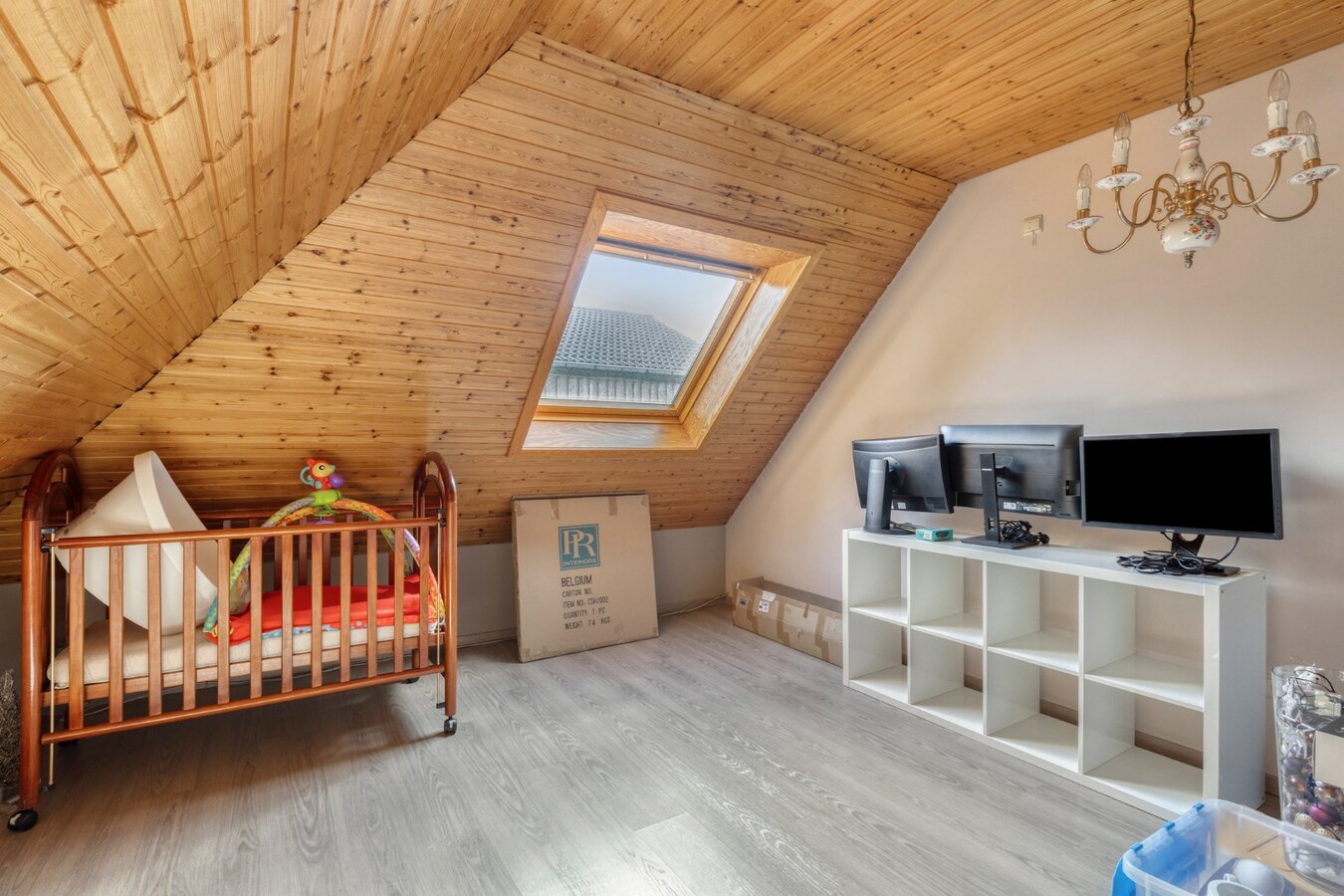 Instapklare gezinswoning met 5 slaapkamers op een perceel van 623 m² in Izegem 