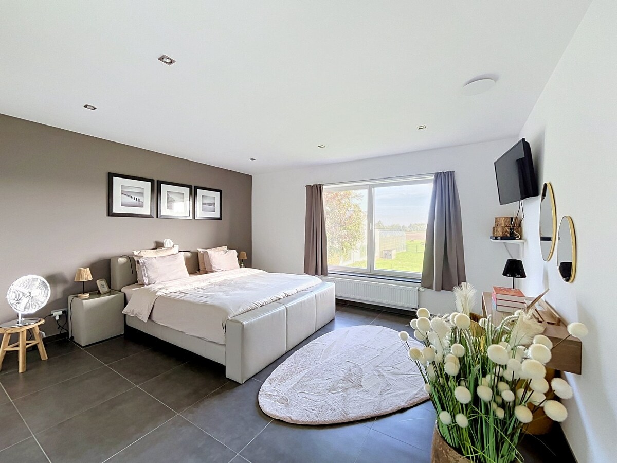 Recente halfopen woning met 3 ruime slaapkamers! 