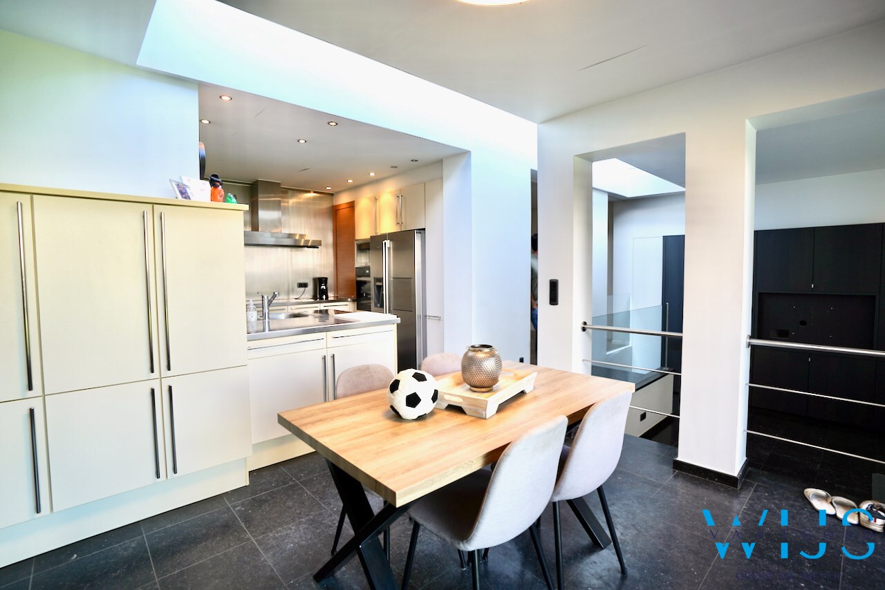 Schitterend karaktervol woonhuis met 5 slaapkamers te Assenede ! 