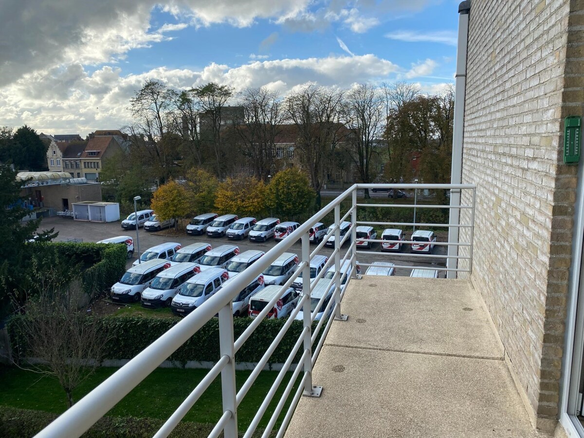 Goed onderhouden appartement met 2 slaapkamers en 2 terrassen 